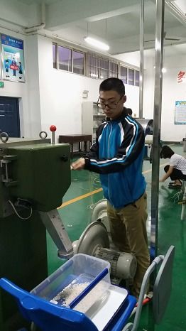 生物化工產(chǎn)品技術(shù)研發(fā) 四川化工職業(yè)技術(shù)學(xué)院的創(chuàng)新探索